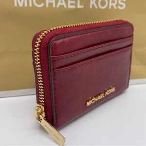 MICHAEL KORS Jet Set Medium Distressed Zip Around Card Case
Cherry 
NWT